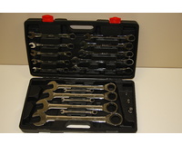 17 Piece Glory Ratchet Spanner Sets 8-32mm With 3 Square Drives 1/4", 3/8" & 1/2"